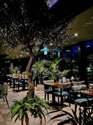 Muxton Hotel | The Sutherland