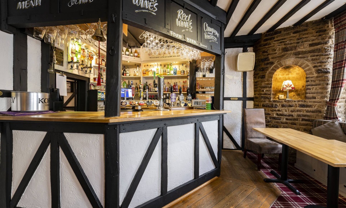 Ozleworth Hotel | The Swan Hotel