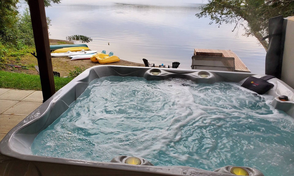 Amherst Ski Chalet | The Sweet Beach Cottage - Lake & Spa