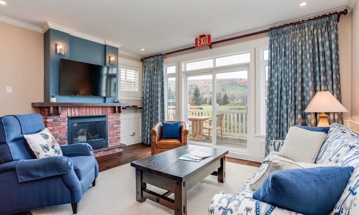 The Blue Mountains Condo | The Sweet Spot: Hot Tub, Walk + Shuttle to Village
