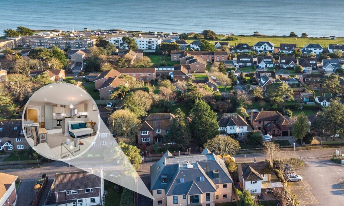 Highcliffe-on-Sea House | The Swift House - Highcliffe