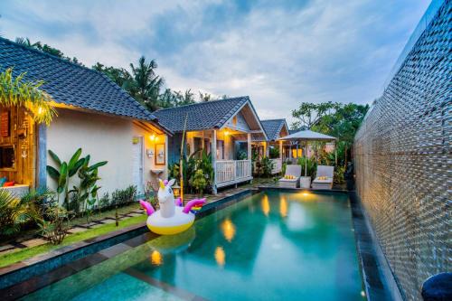 Mushroom Bay Resort | The Syron Huts Lembongan
