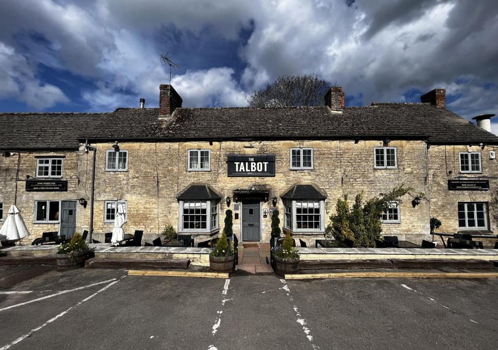 Eynsham Bed & Breakfast | The Talbot Inn