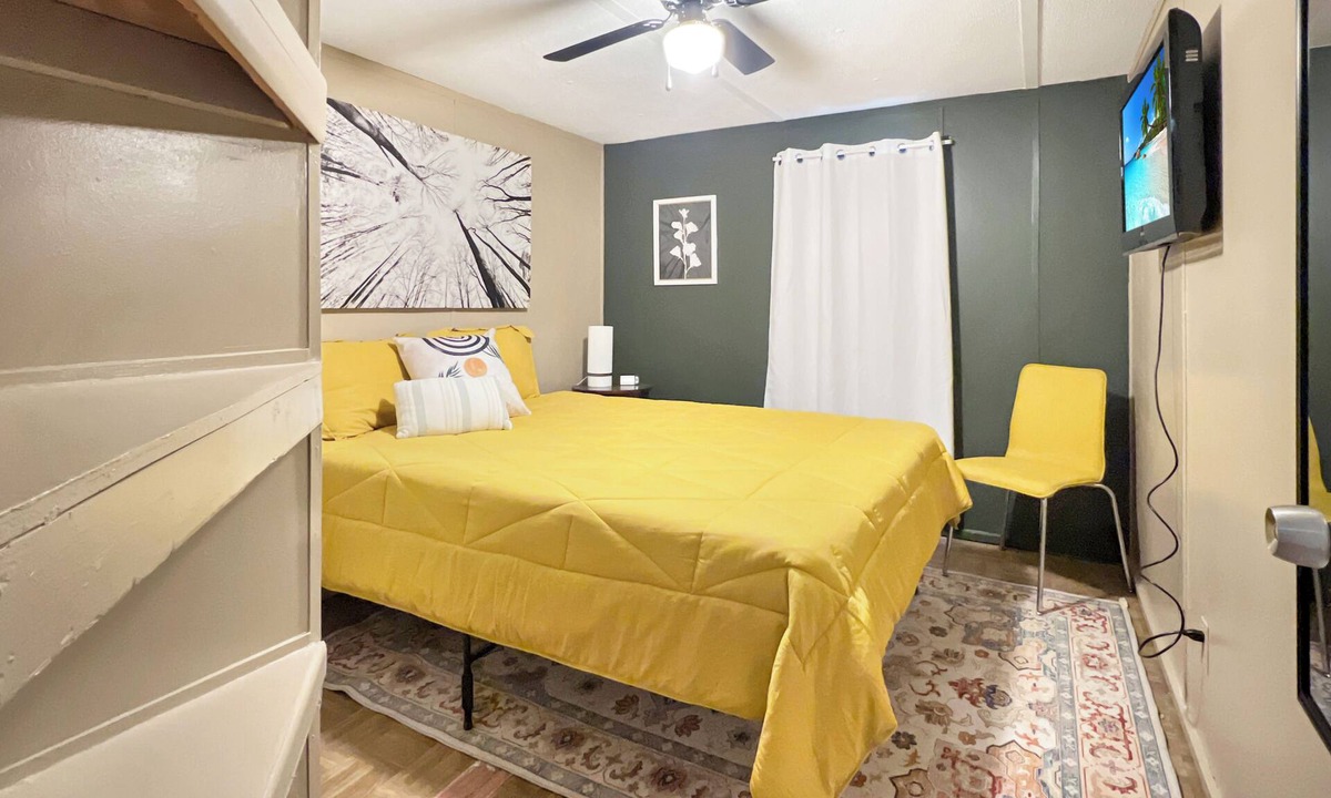 Tatum House | The Tatum Turnkey- 4 bed, 2 Bath, 4 tvs