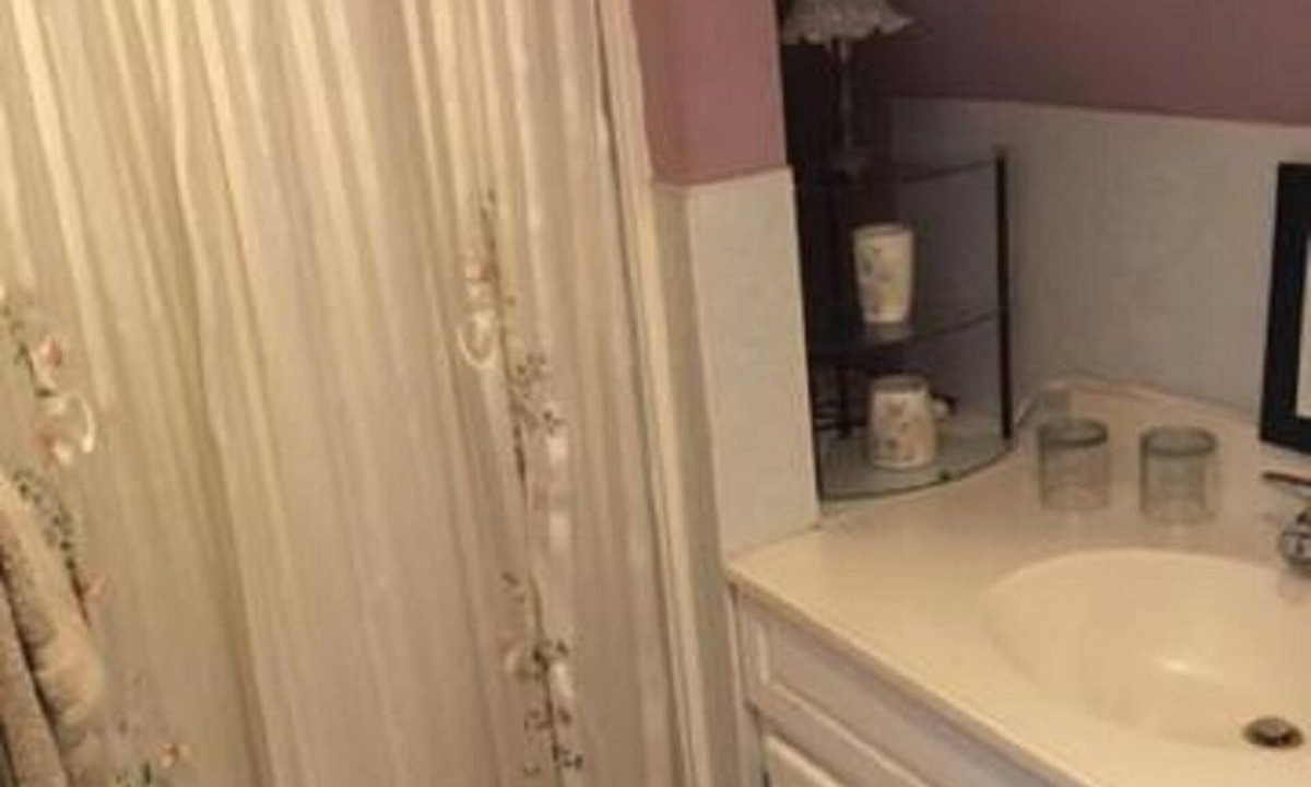 Towanda Bed & Breakfast | The Taylor at Victorian Charm Inn