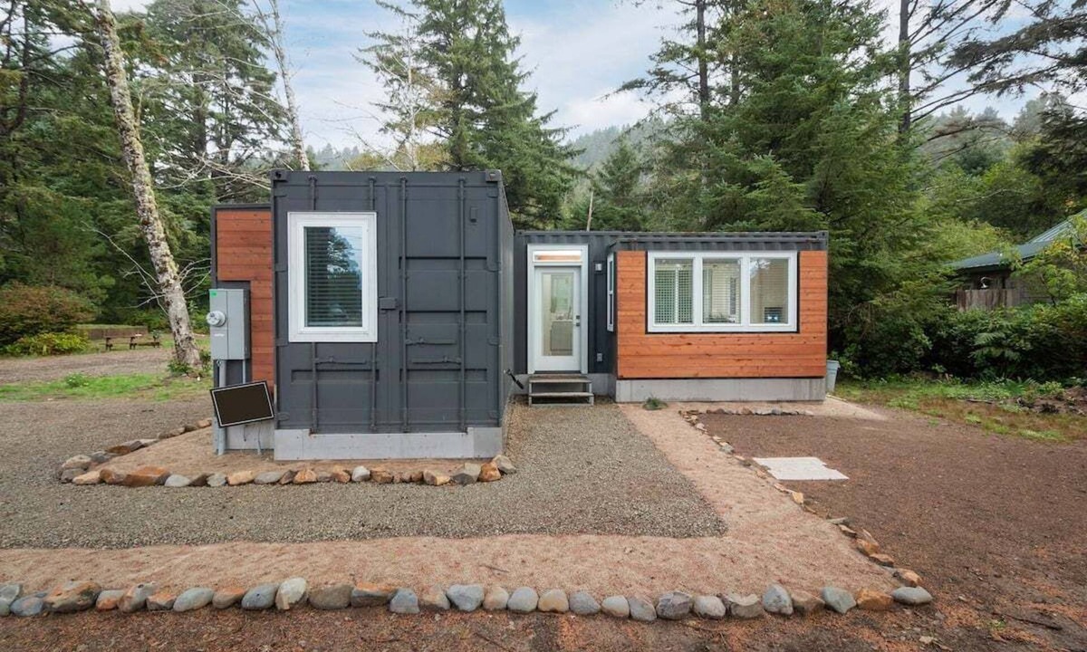 Tierra Del Mar House | The Tea House-Modern container home near beach!