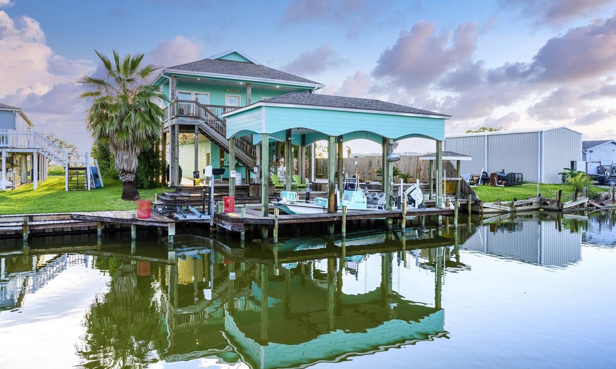 Rockport House | The Teal Turtle Retreat-Pool and Hot Tub!