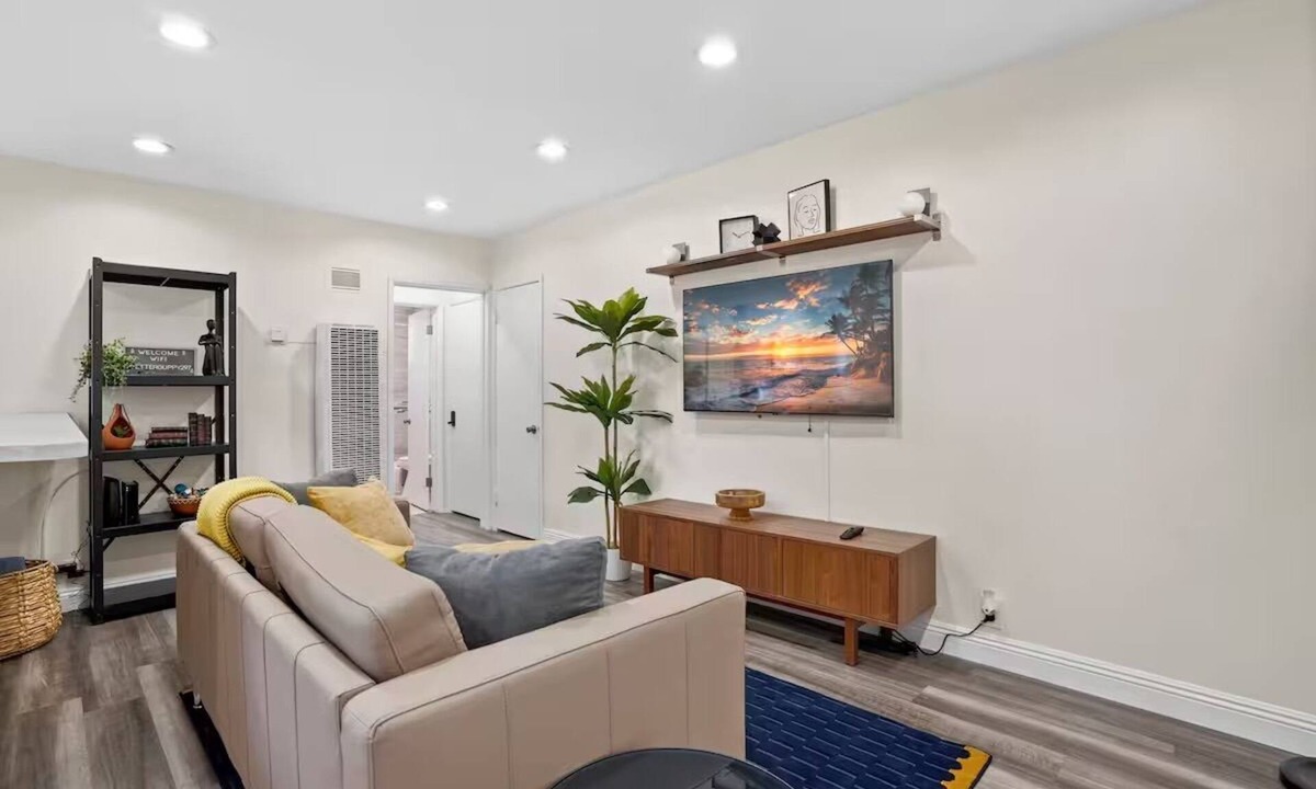 Belmont Heights Apartment | The Termino Treasure-Walk to Beach-Coastal Comfort