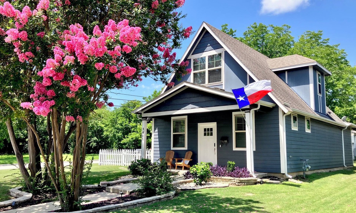 McKinney House | The Texas Bluebonnet Home in the Historic Downtown McKinney Square Area!