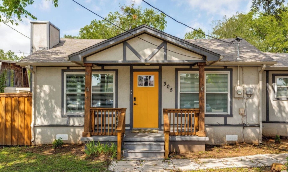 Roanoke House | The Texas Get-Away in Roanoke