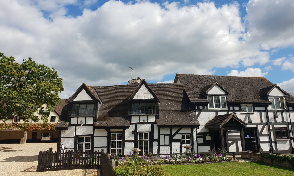 Quedgeley Hotel | The Thatch Inn