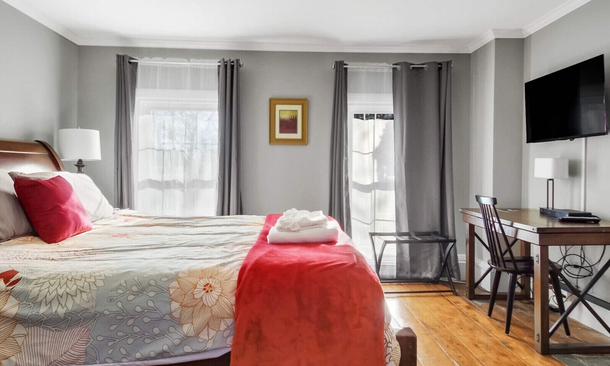 Boothbay Harbor Hotel | The Thistle Inn