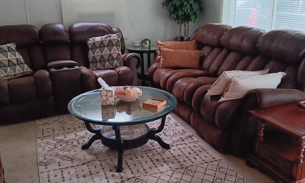 South Kansas City House | The Three C's.Calm, Classy & Comfortable!