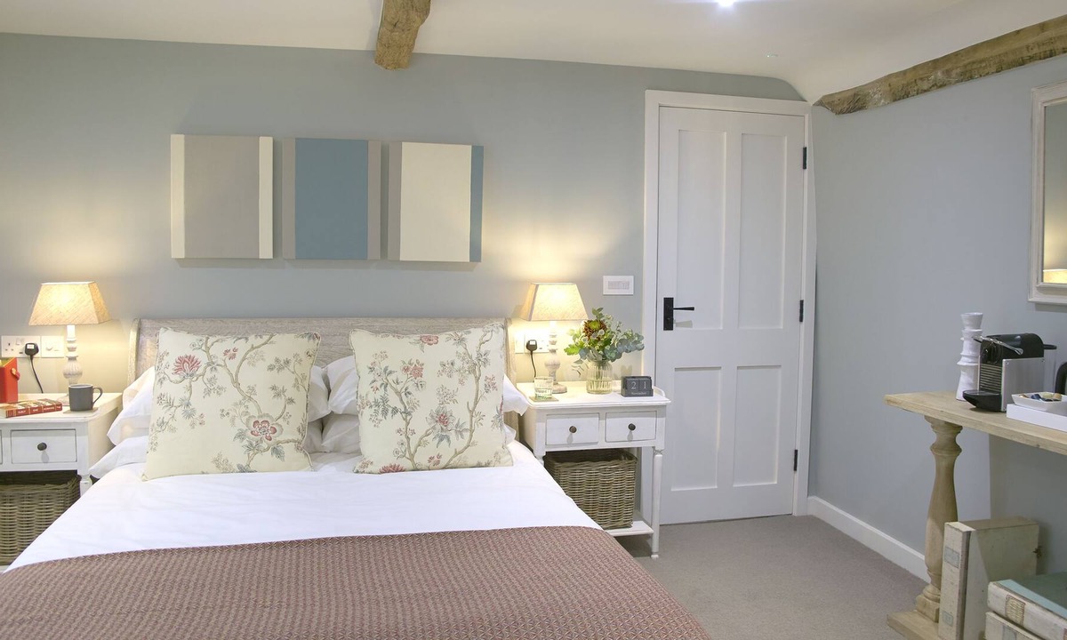 Bartlow House | The Three Hills