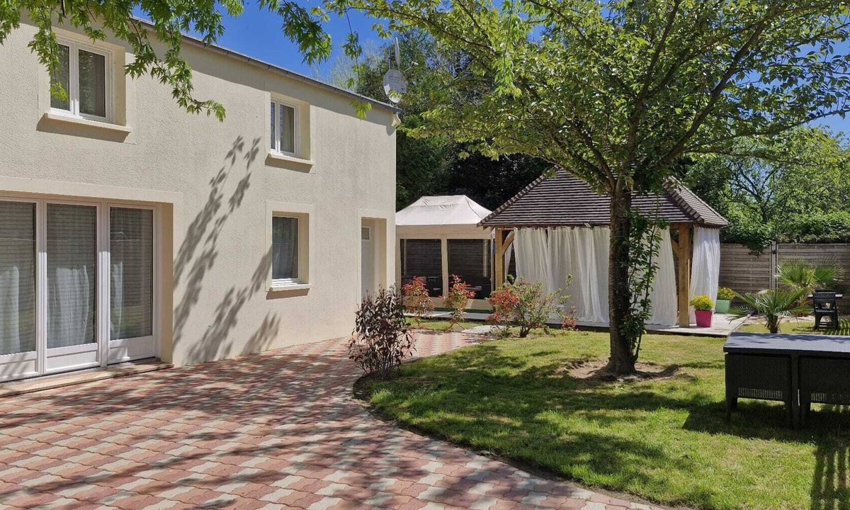 Les Breviaires Cottage | The three palm trees : Private garden, Hot tub