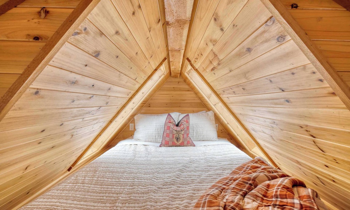 Hosford-Abernethy House | The Timber Nook Rustic Charm Walkable Location