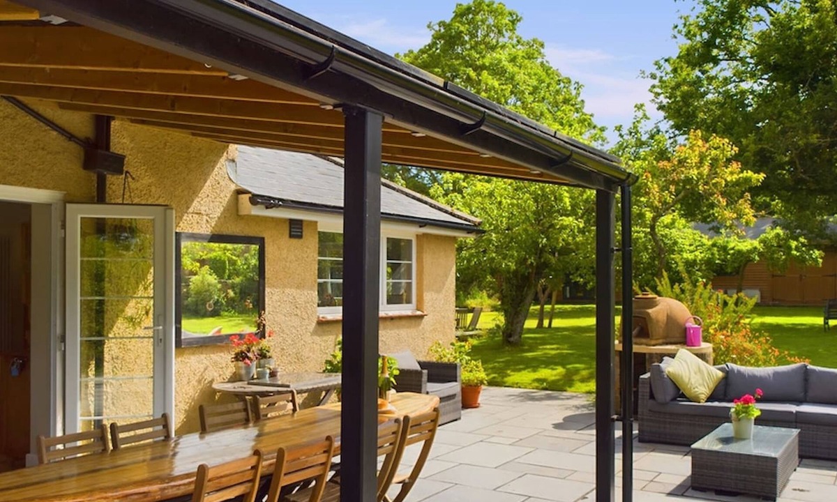 Nettlestone House | The Timbers Eco-Luxe Home with Yoga Cabin