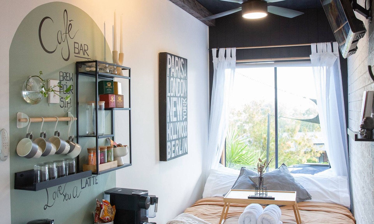 Rathmines Apartment | The Tiny Room on the lake