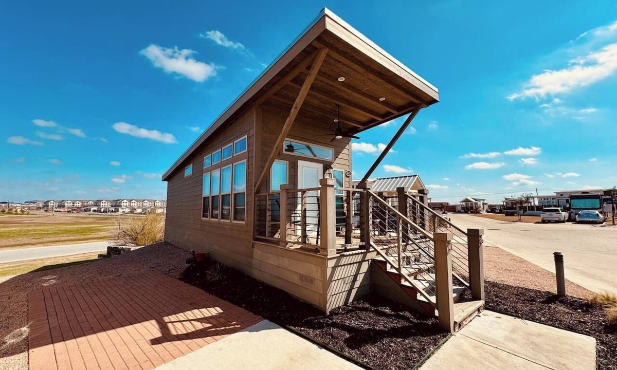 Austin House | The Tiny Tejas with Pool & Hot Tub