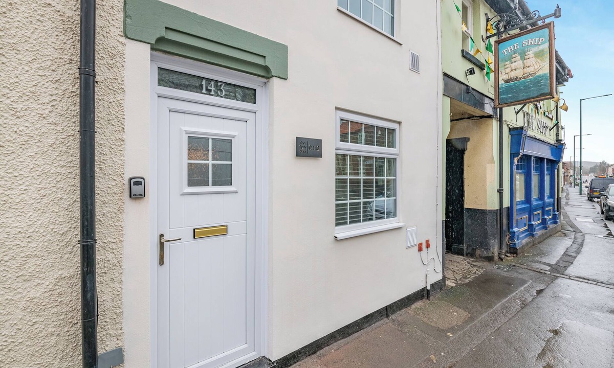 Guisborough Cottage | The Tipsy Bee at 143.