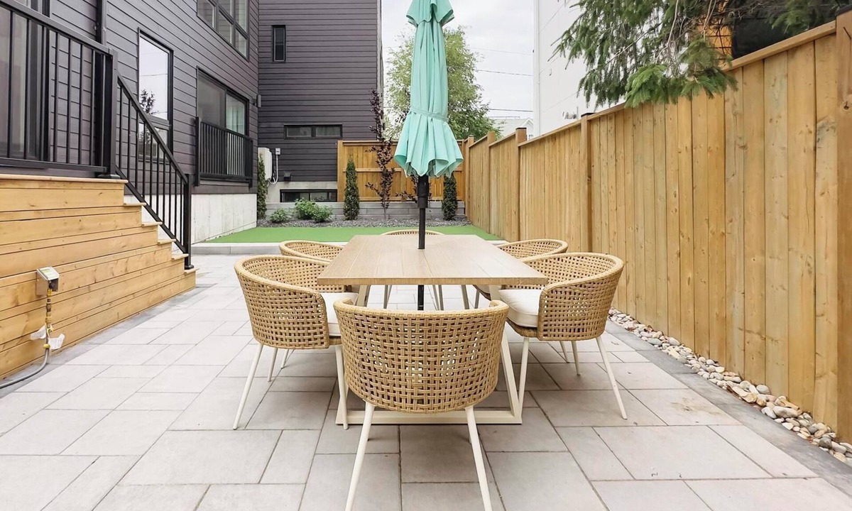 Grand Bend Cottage | THE TIPSY OTTER- 5 BR COTTAGE CLOSE TO THE BEACH