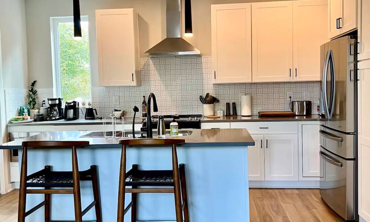 Downtown House | The Tipton House — Modern 3BR + Rooftop in Raleigh