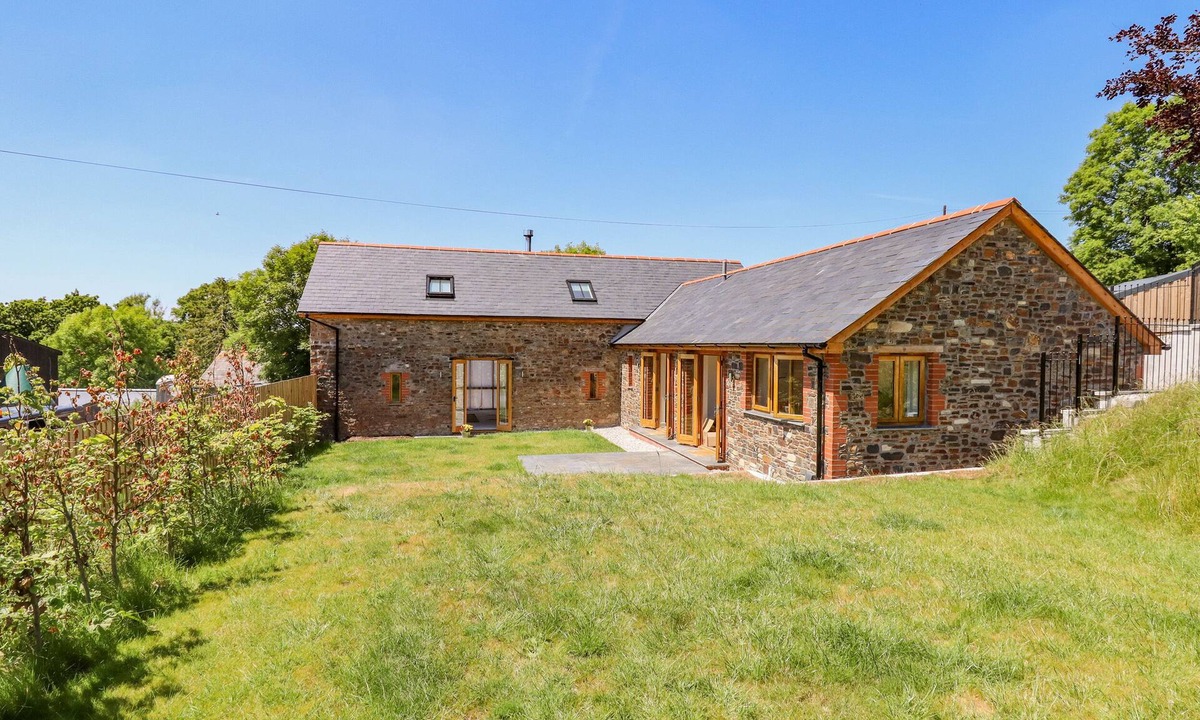Ash Mill Cottage | THE TITHE BARN, pet friendly, with open fire in South Molton