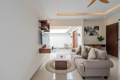 Melayang Bed & Breakfast | The Tjindra Mata 2 Bedroom Private Pool Villa Ubud