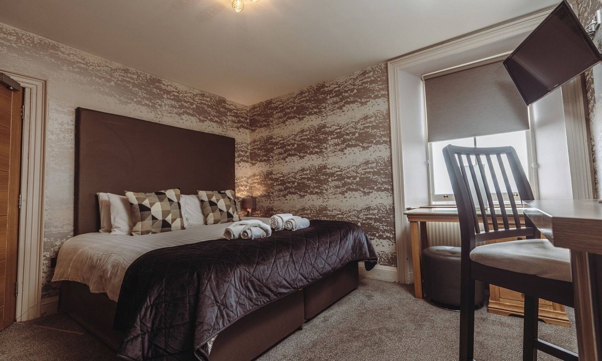 Crieff Apartment | The Tower - Bluebell Room
