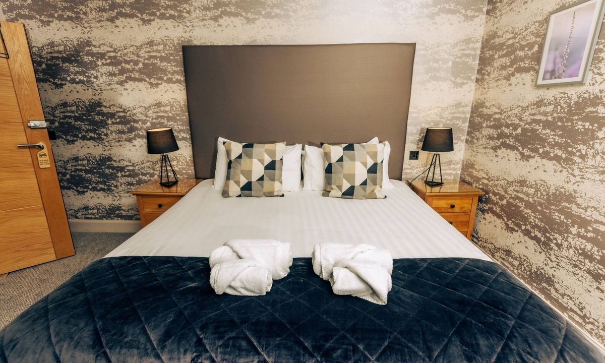 Crieff Apartment | The Tower - Heather Studio