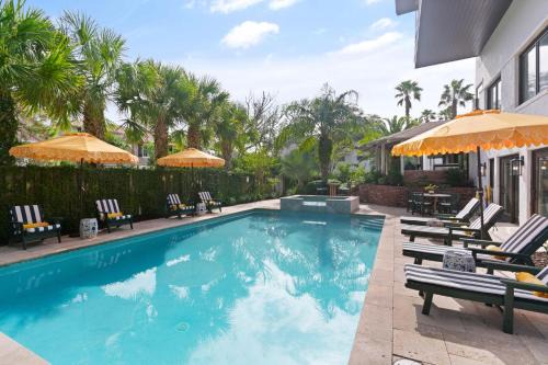 East Beach House | The Tower House at East Beach - 4204 Nineth Street