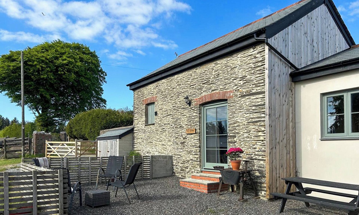 Brayford Cottage | The Tractor Barn - UK49678