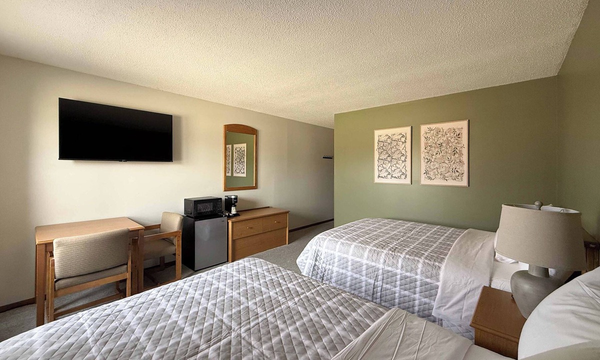 Amana Hotel | The Trail Inn - Amana IA