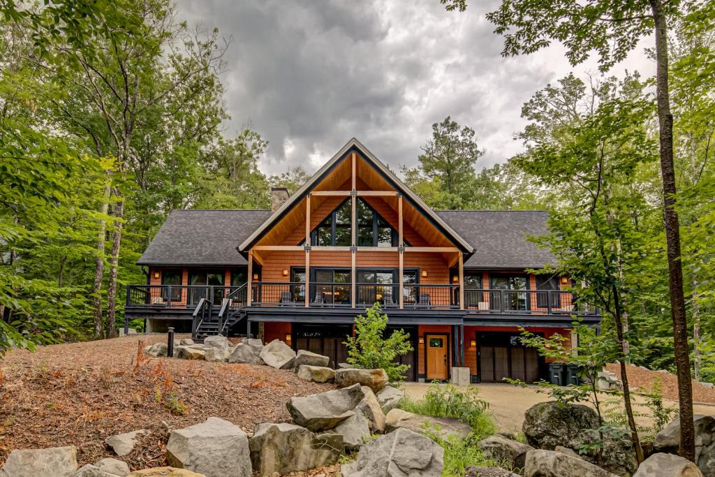 West Alton Ski Chalet | The Tree House