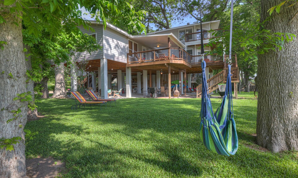 New Braunfels House | The Tree Top Haus-Spacious Waterfront Home on Lake Dunlap, New Braunfels