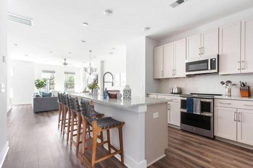North Charleston House | The Trendy In Park Circle Mins to DT CHS & Beach