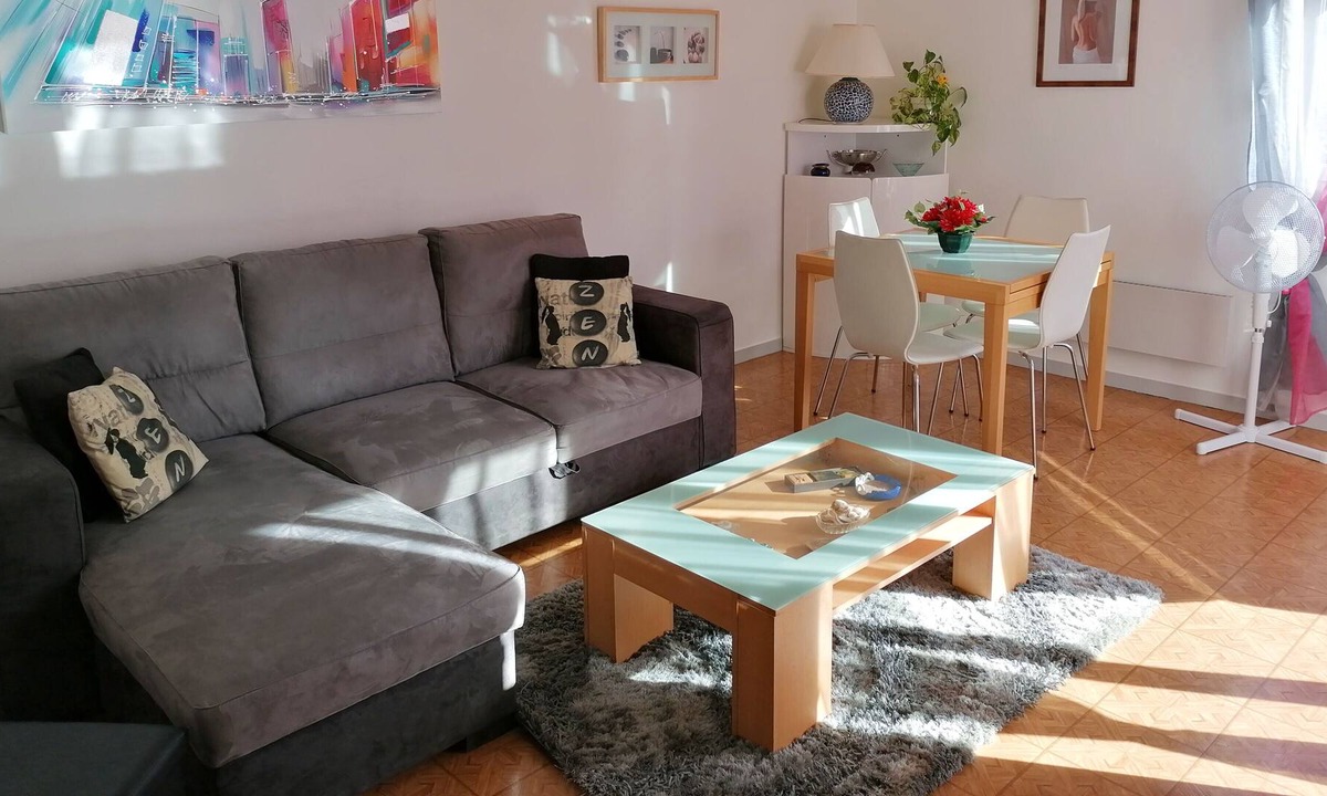 Seyssinet-Pariset Apartment | The tricolour 🌈 #A4