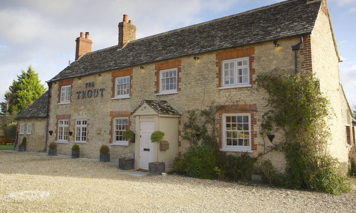 Faringdon Hotel | The Trout at Tadpole Bridge