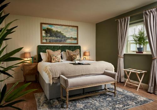 Faringdon Hotel | The Trout at Tadpole Bridge