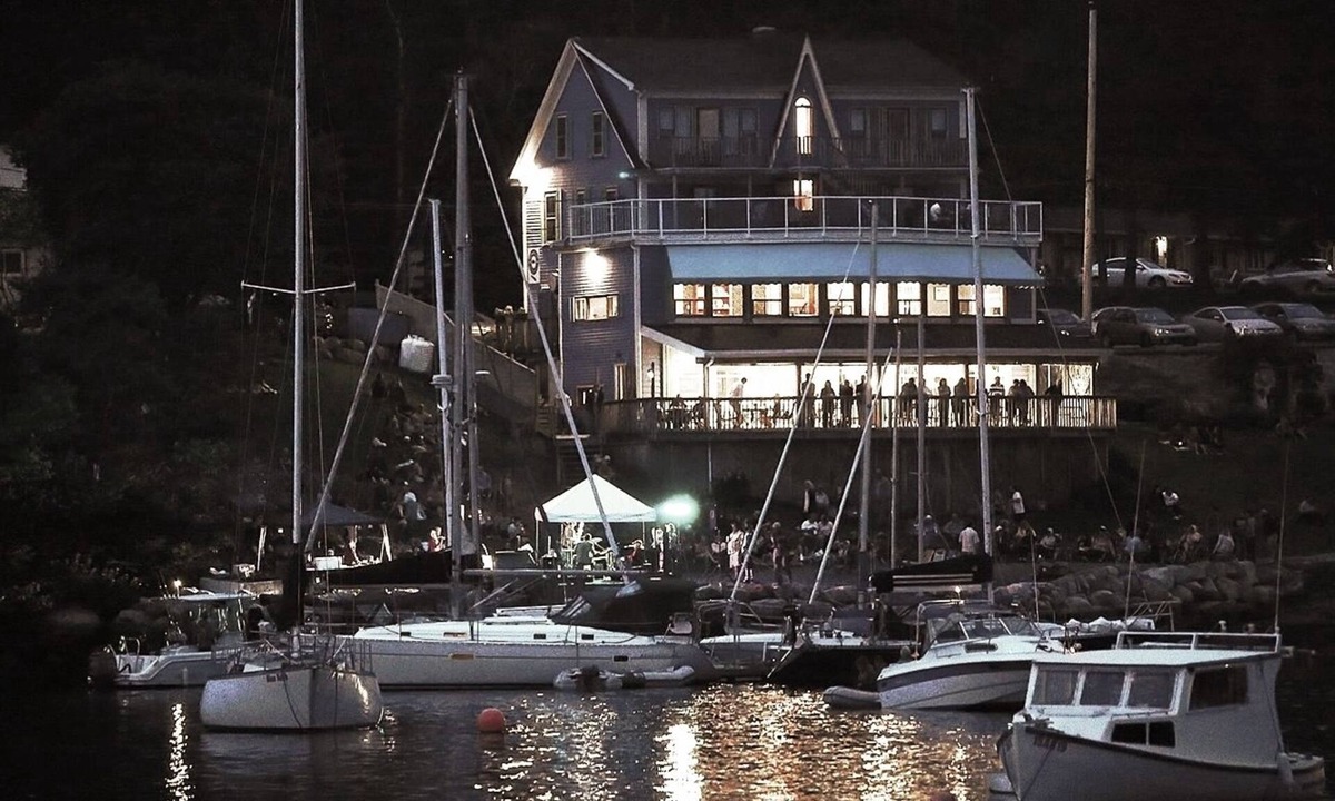 Hubbards Hotel | The Tuna Blue Inn and Restaurant