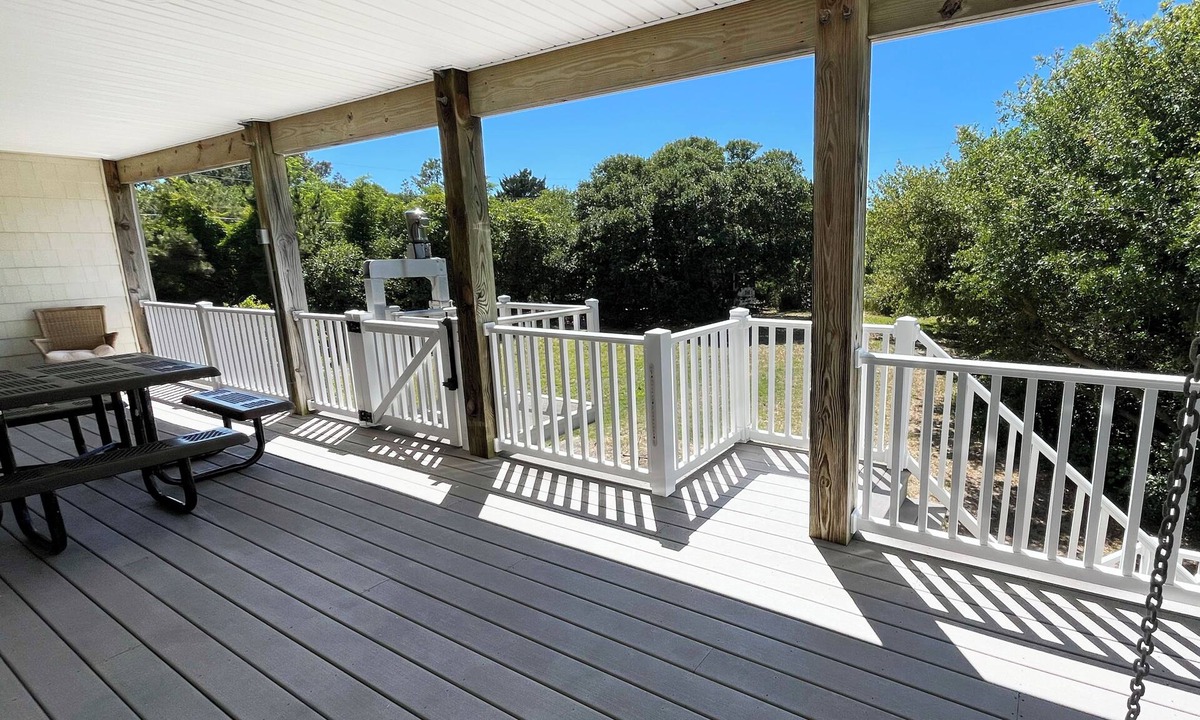Avon House | The Turtle Club - One level 4 Bedroom House with Pool, Large Docks, Canal Access