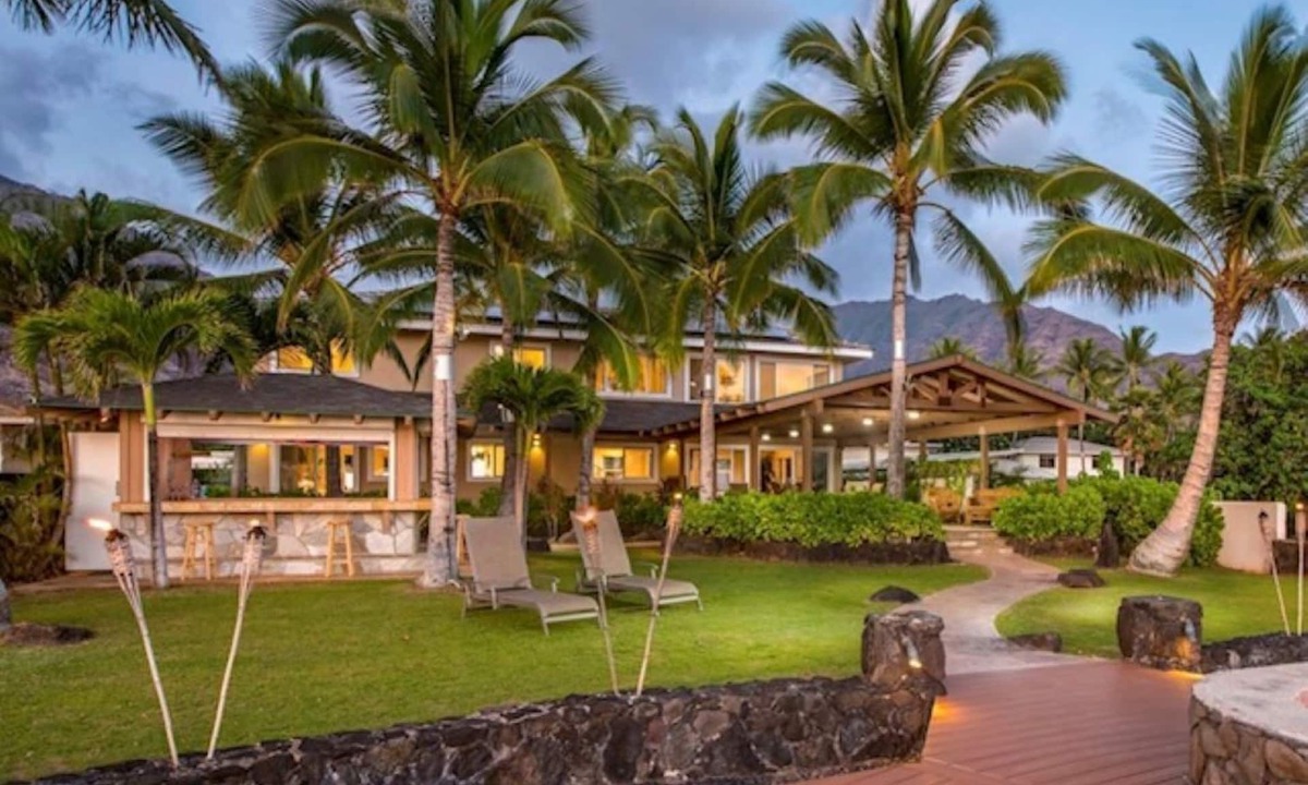 Makaha House | The Turtle House, a 5 Bedroom Oceanfront Villa!