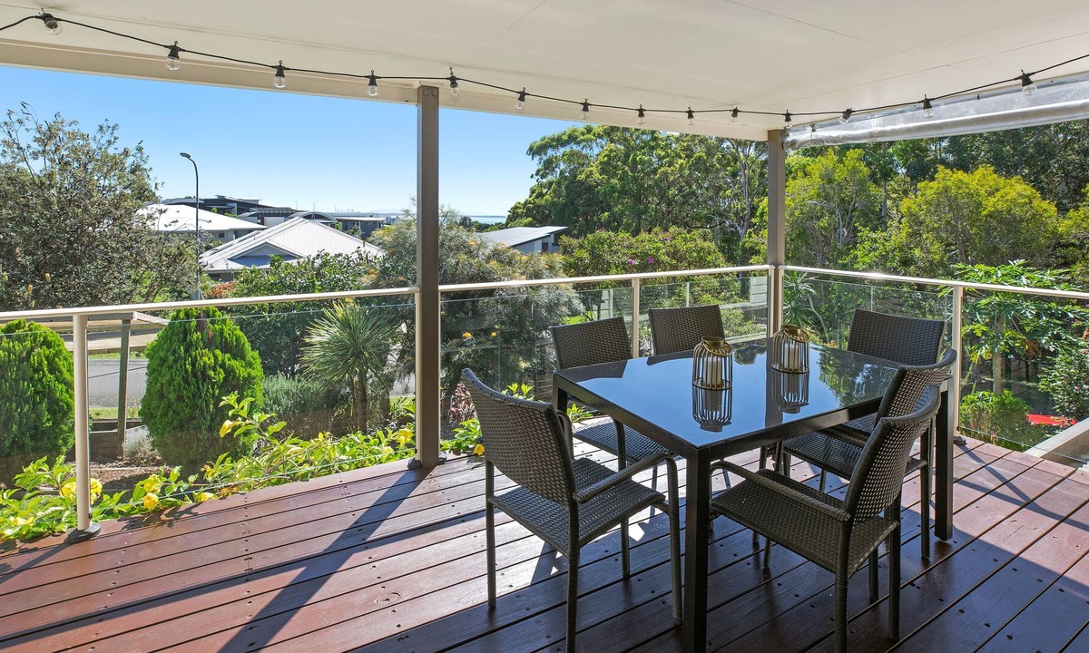 Red Head House | THE TWILIGHT BREEZE - Red Head - Pet Friendly