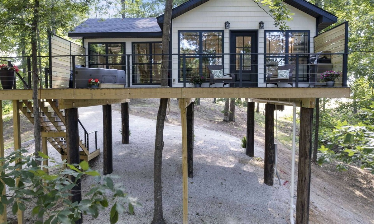 Jackson Cabin | The Twisted Sassafras Treehouse