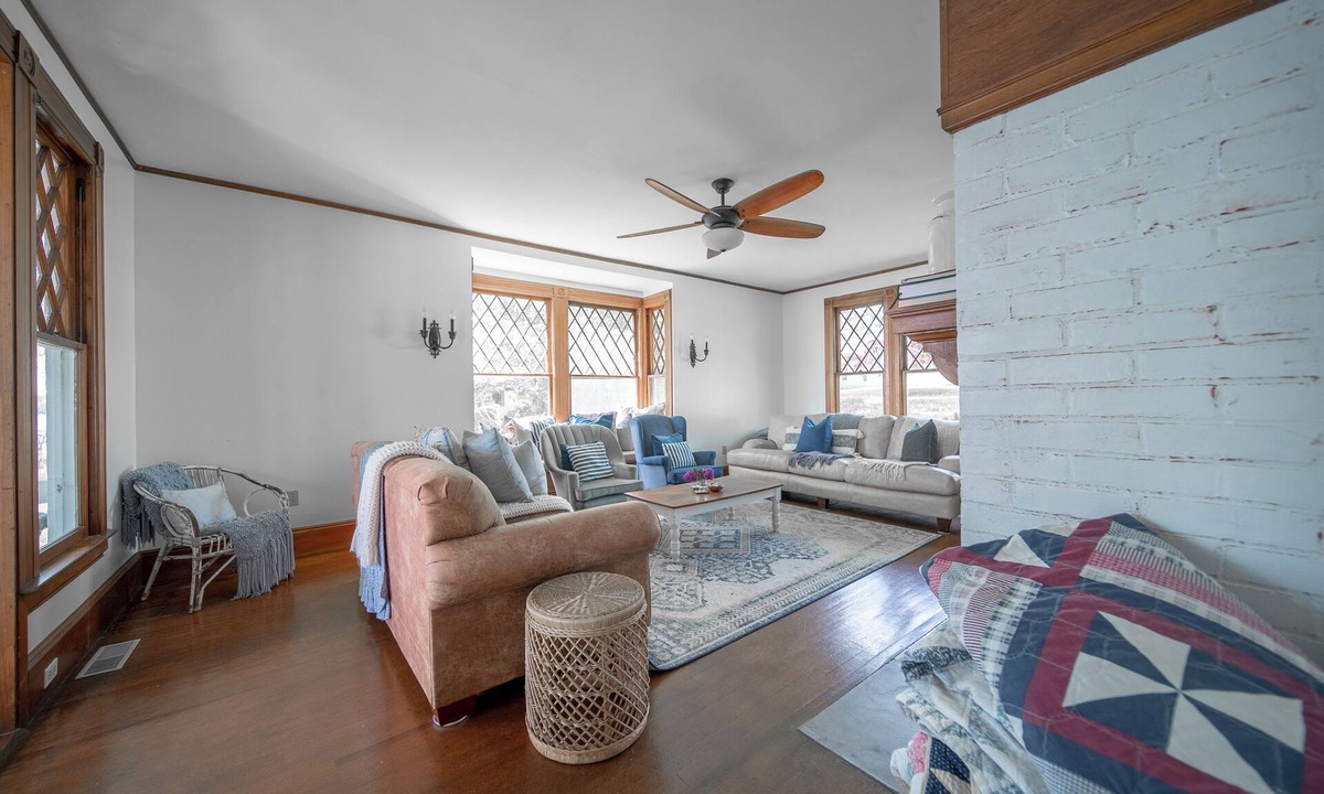Dale House | The ultimate cottage core experience in a serene lake country setting overlooking Silver Lake - minutes from Letchworth State Park and downtown Perry, NY