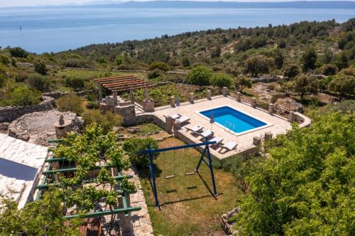 Selca House | The Ultimate Escape - traditional cottage & private pool