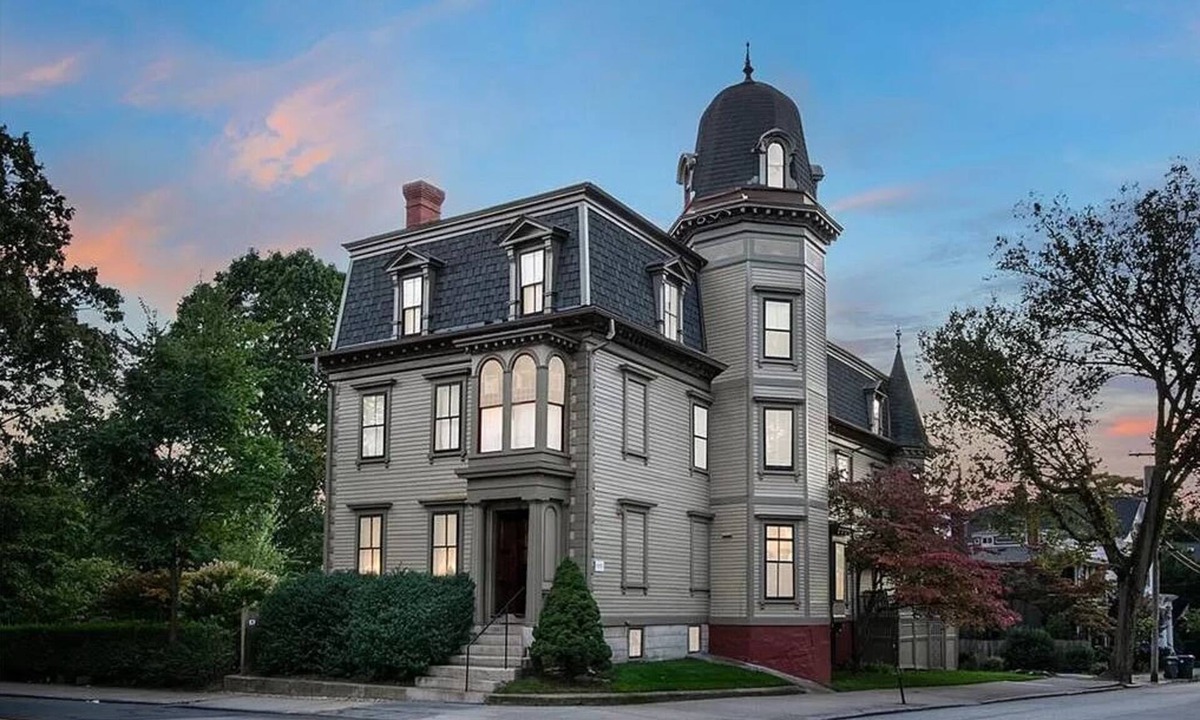 College Hill Apartment | The Underwood-Hale House