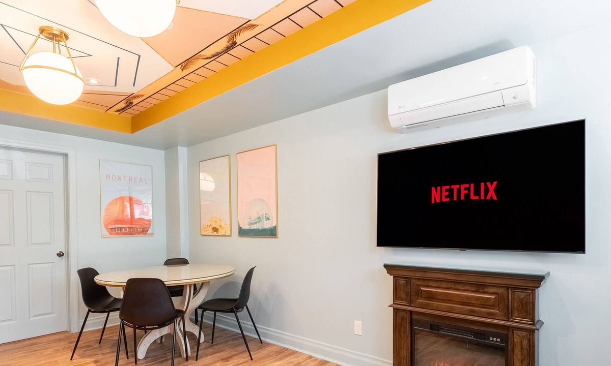 Ahuntsic Apartment | The Unforgettable - Metro - AC - TV - Renovated