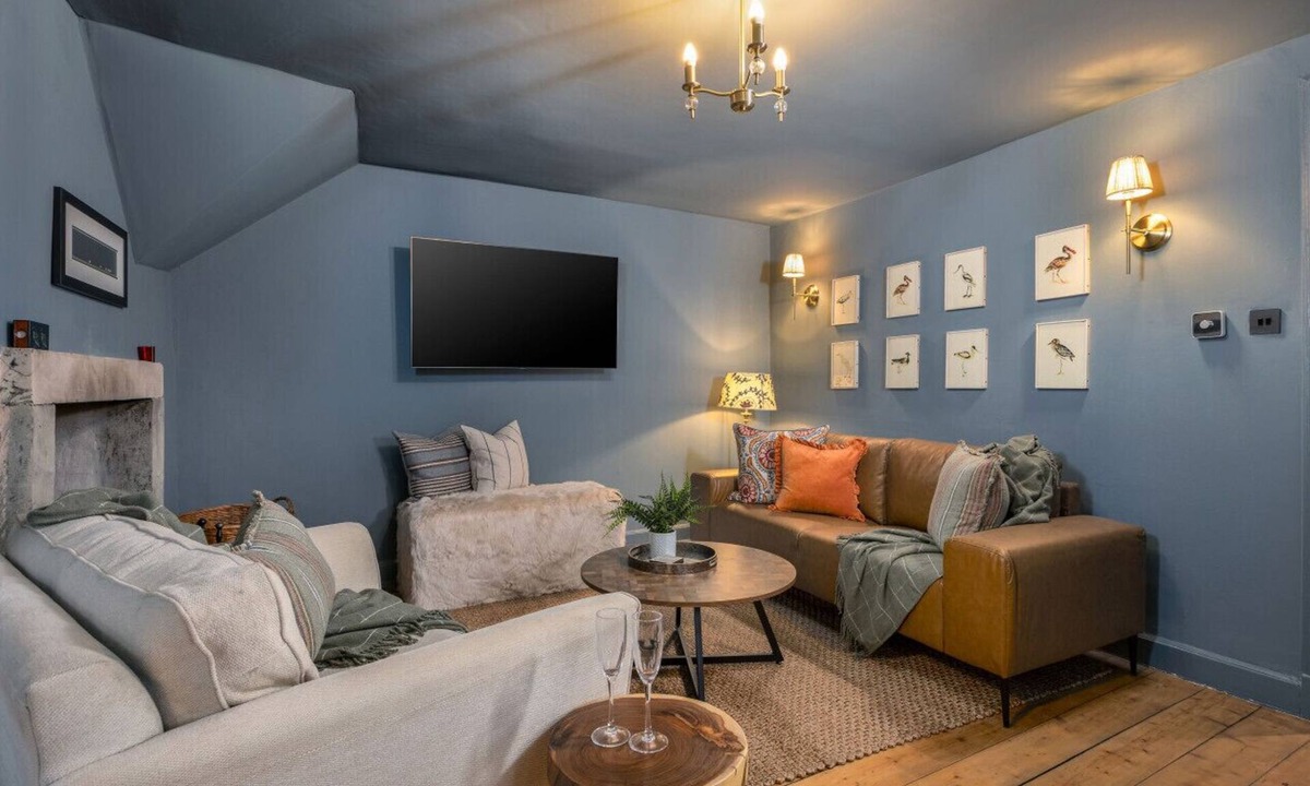 Dunblane Apartment | The Unique Cathedral Hideaway