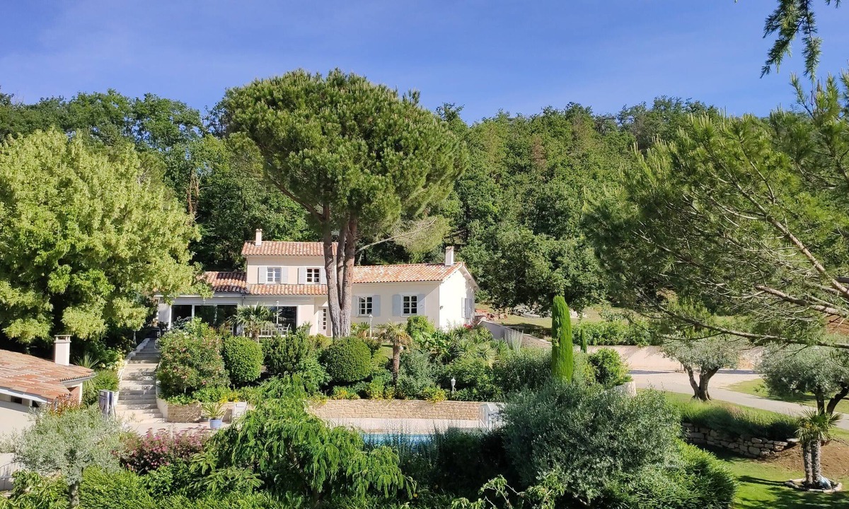 Mours-Saint-Eusebe Villa | The unique Villa Moursoise